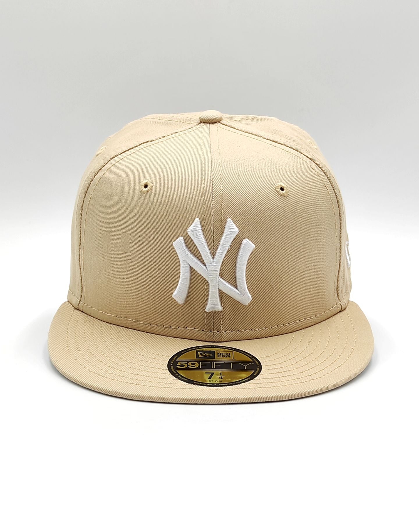 New Era New York Yankees League Essentials colecction.