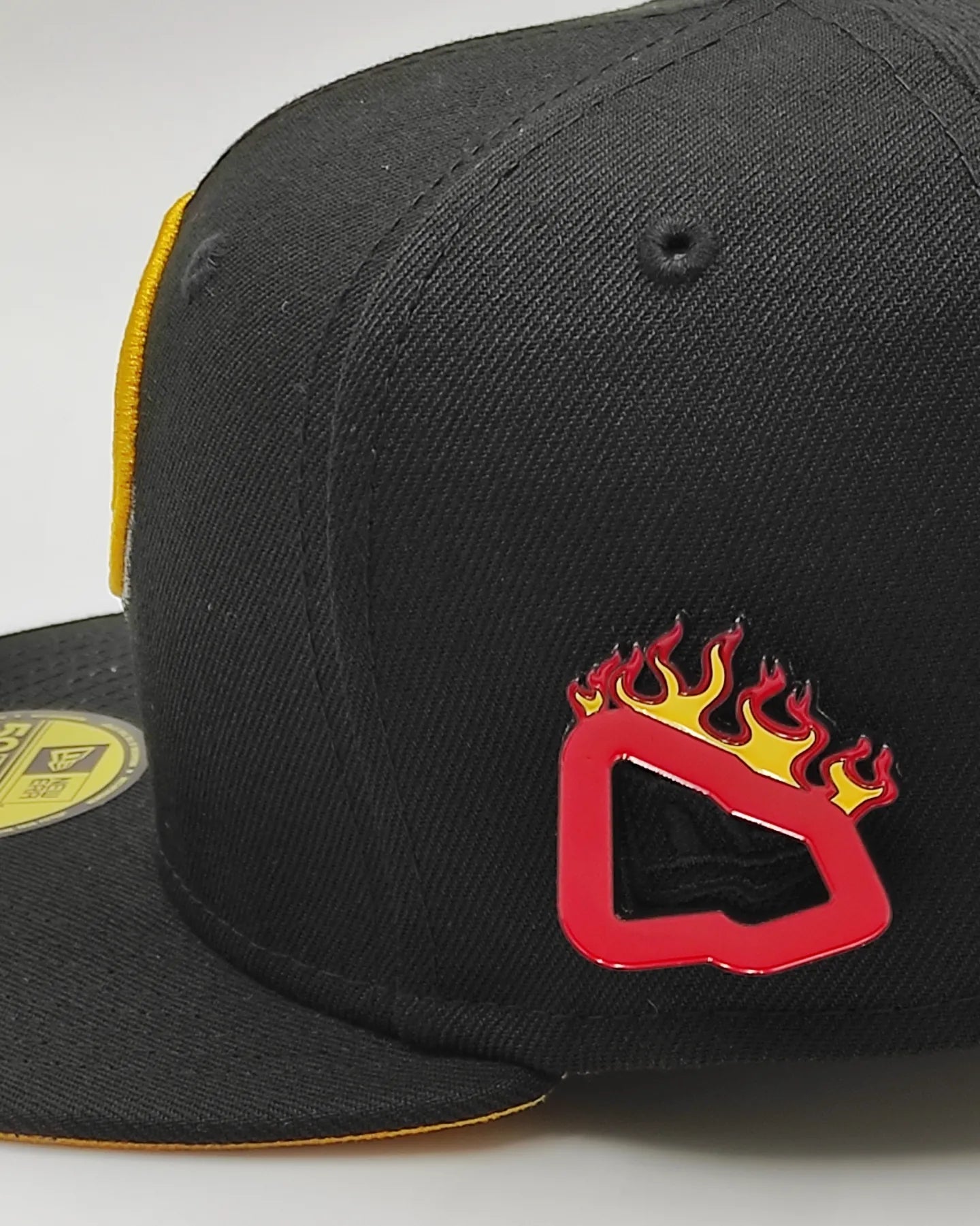 New Era Flag pin Fire