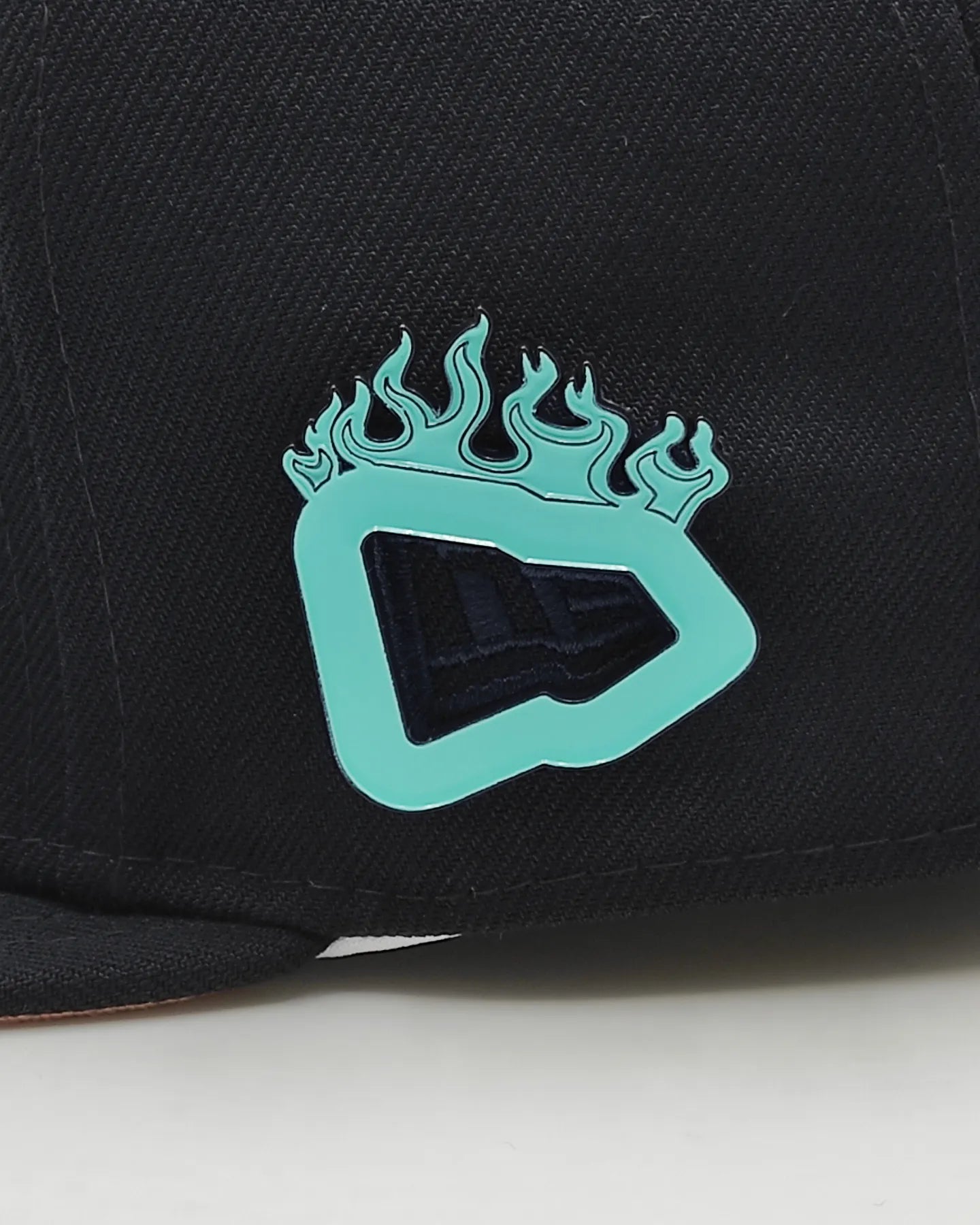 New Era Flag pin Fire