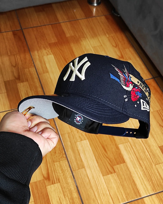 New York Yankees Gray Bottom City Art Side Patch New Era 9Fifty Snapback - Navy Blue